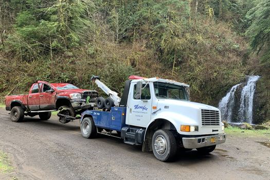 Utility Truck Towing-in-Sand Island-Oregon